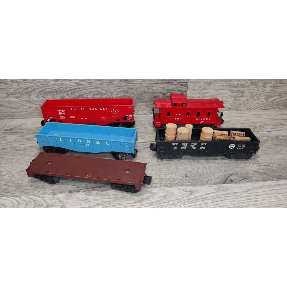 Lionel O Gauge 5 Car Lot: 6257 Caboose, 25000 Lehigh Hopper, 6462 Gondola w/Load